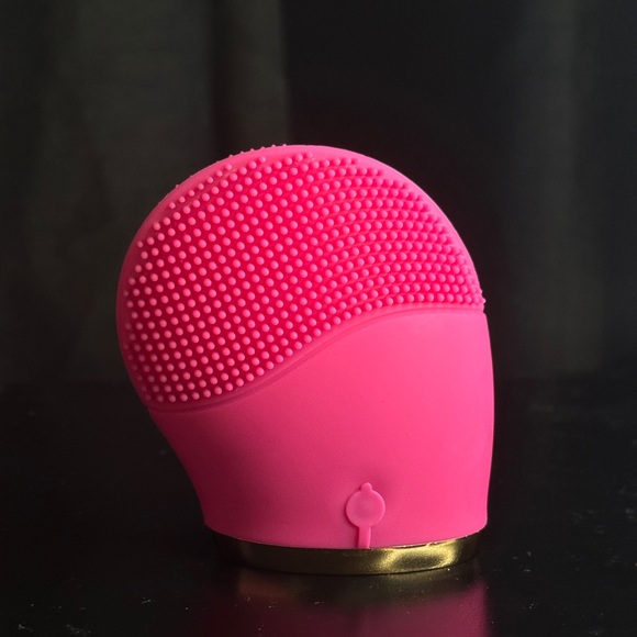 LUCE 180° Anti-Aging Facial Cleansing Device - Picture 4 of 7